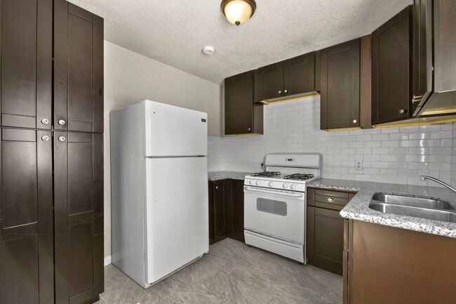 Building Photo - 1033 Cimarron St