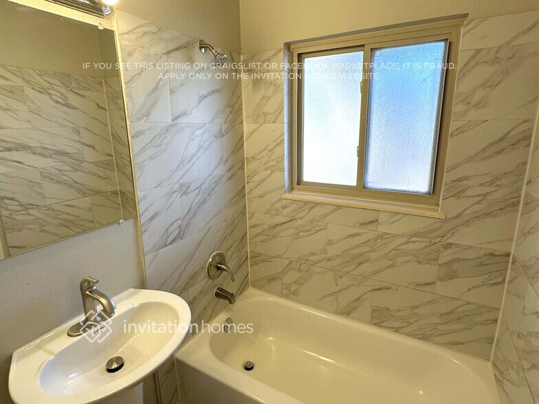 Building Photo - 2643 S Richfield St