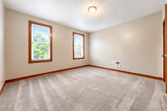 Building Photo - 3BR Baltimore Rowhome with Central Air & In-Unit Laundry