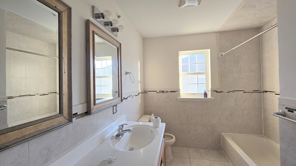 Building Photo - 131 Bellair Pl