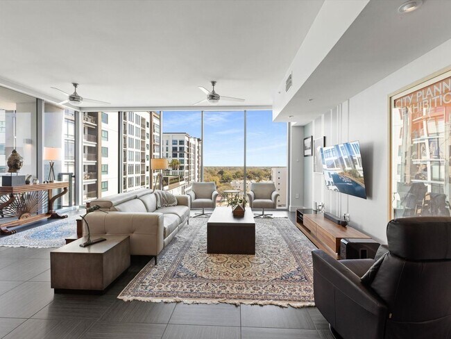 Building Photo - Large Corner Unit at STAR TOWER!