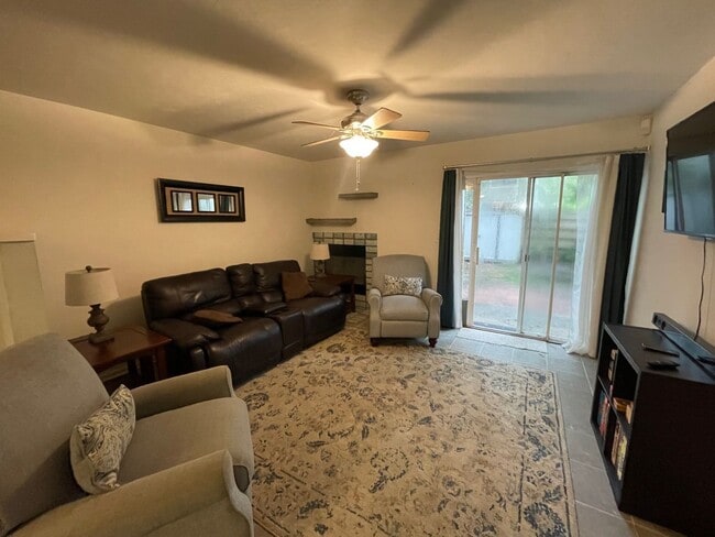 Building Photo - Beautifully Furnished 2/1.5 in Haystacks