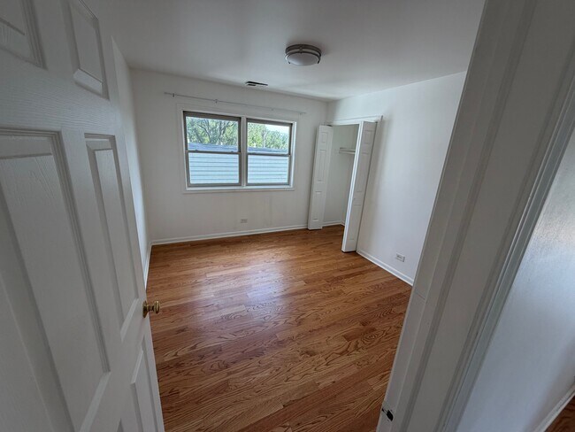 Building Photo - 2833 N Auxplaines St