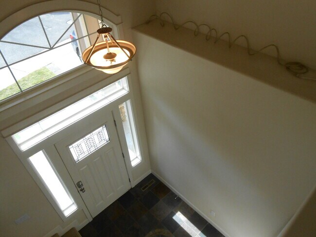 Building Photo - 1056 NE Parkview Ct
