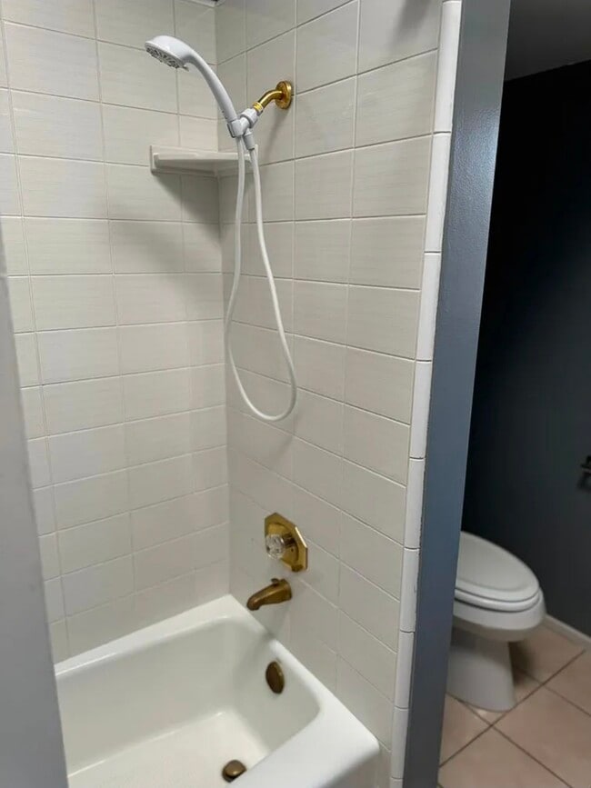 Building Photo - 3005 Summer Creek Ct