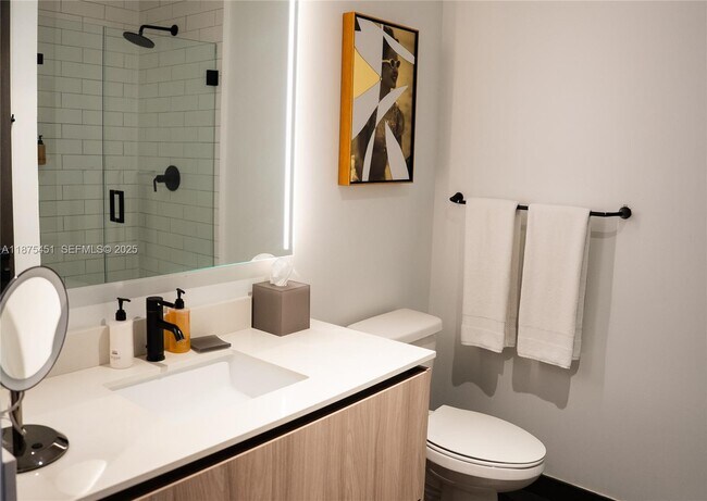 Building Photo - 398 NE 5th St