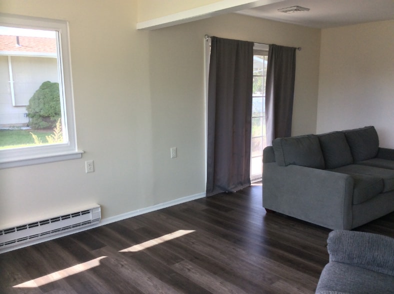 Building Photo - 158 Clay Cir