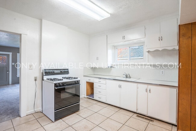 Building Photo - 329 W 300 S