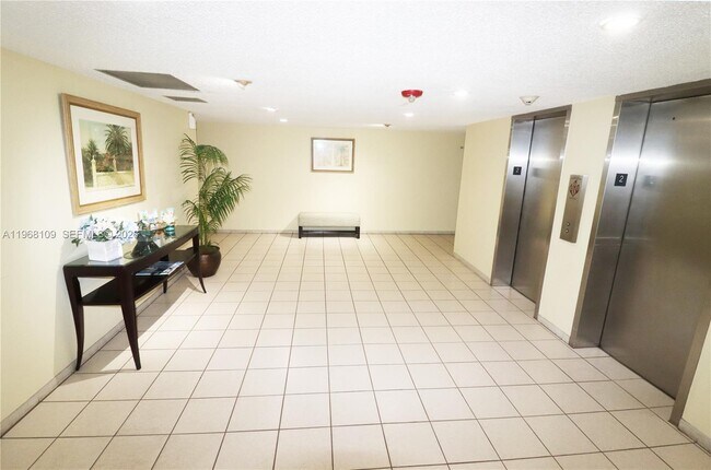 Building Photo - 1301 River Reach Dr