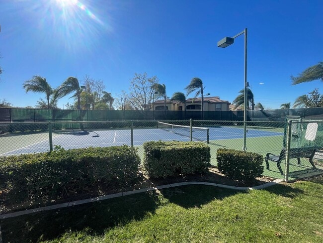 Building Photo - Beautiful Condominium in Gated Community i...