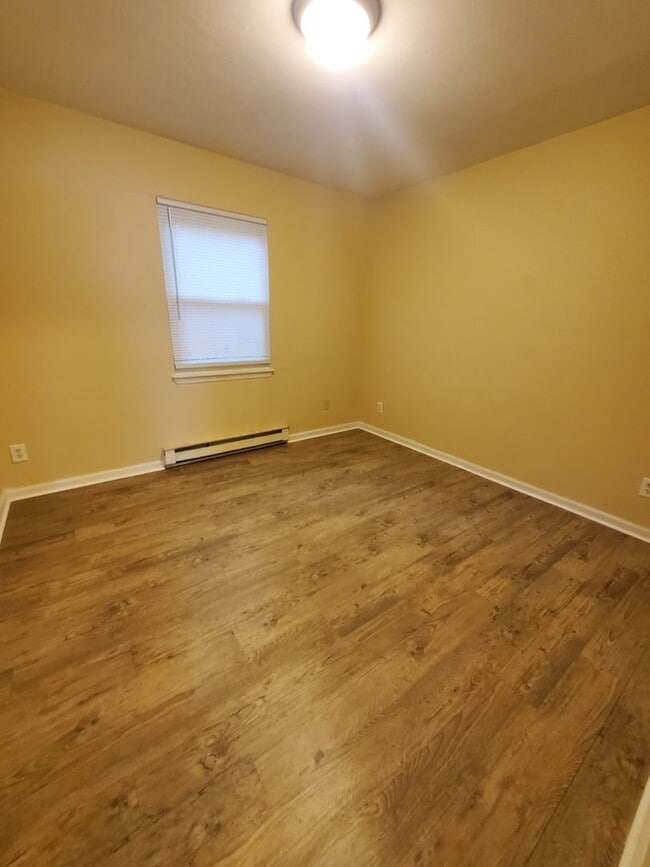 Building Photo - Must See Two Bedroom in Central Norfolk