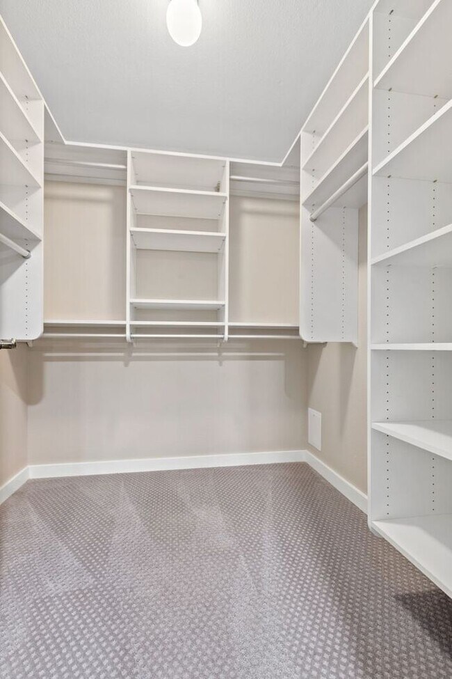 Building Photo - Enormous Waterfront Alki Condo w/ Stunning Views and Rare 2-Car Secure Parking