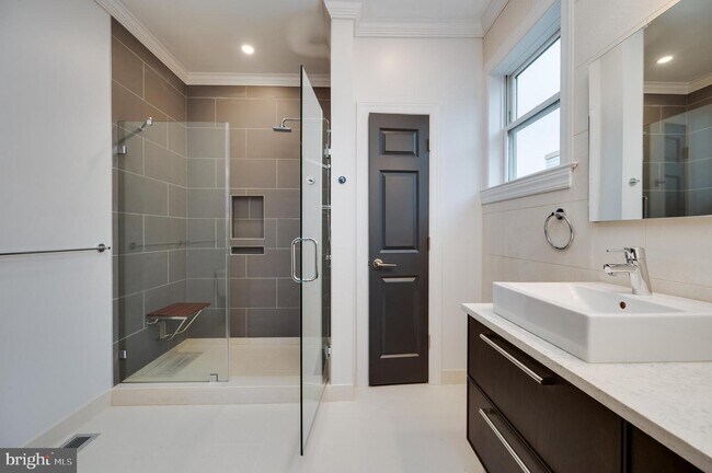 Building Photo - 1020 Penn St