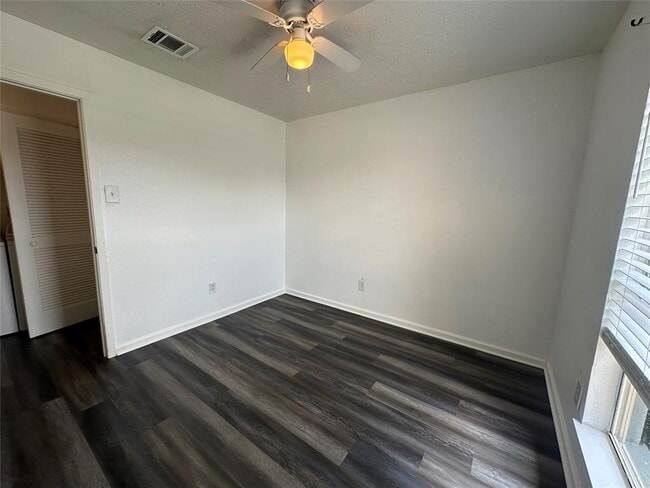Building Photo - 5434 Parkridge Dr