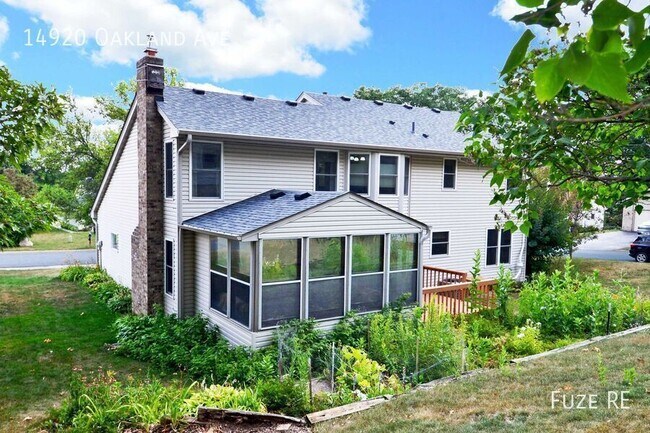 Building Photo - 14920 Oakland Ave