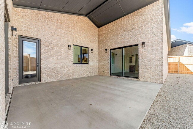 Building Photo - 2303 Toledo Ave