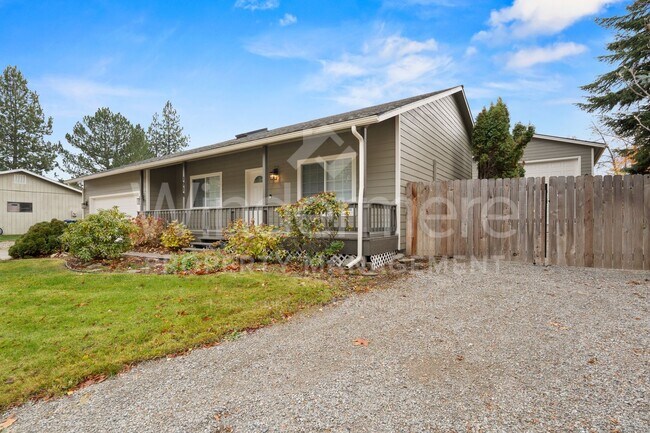 Building Photo - Updated 3 Bed 2 Bath Home With Brand New 2...