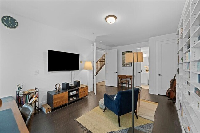 Building Photo - 518 Hargrove Ln