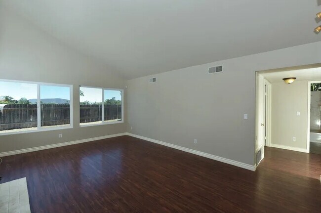 Building Photo - 402 Paseo Alegre