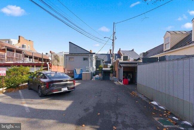 Building Photo - 105 N Loudoun St