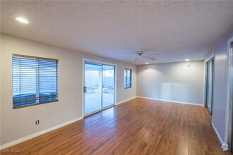 Building Photo - 7129 Paradise Bay Dr