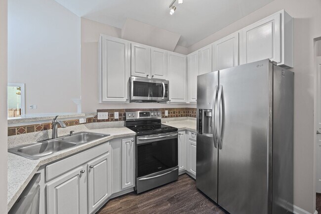 Building Photo - Idyllic 3-bed, 2.5 bath in the desirable W...