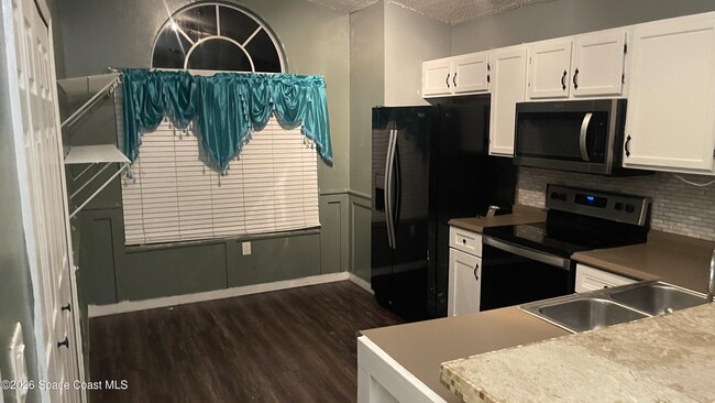 Building Photo - 2555 Street Pauls Dr