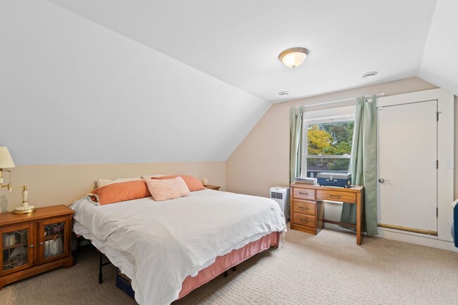 Building Photo - 3 Bedroom Bungalow in Riverwest