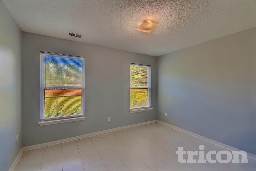 Building Photo - 904 Ambeau Cir