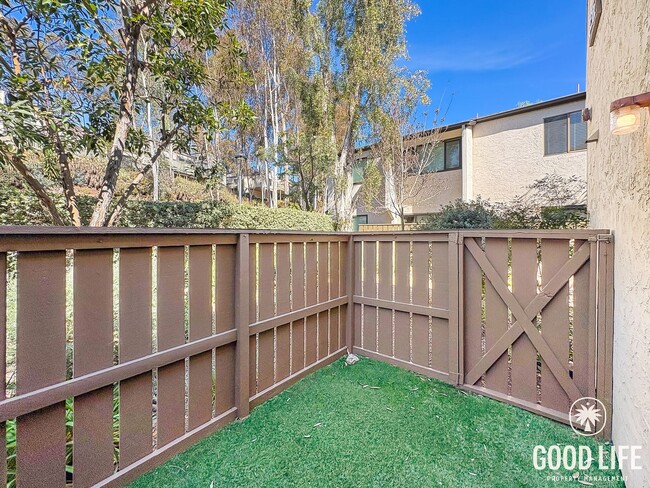 Building Photo - Clean & Move-In Ready Upgraded Condo in Prime Scripps Ranch Location