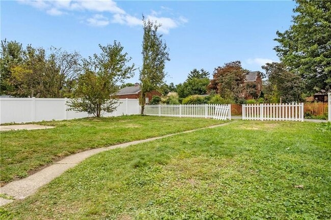 Building Photo - North Hills Area Bungalow