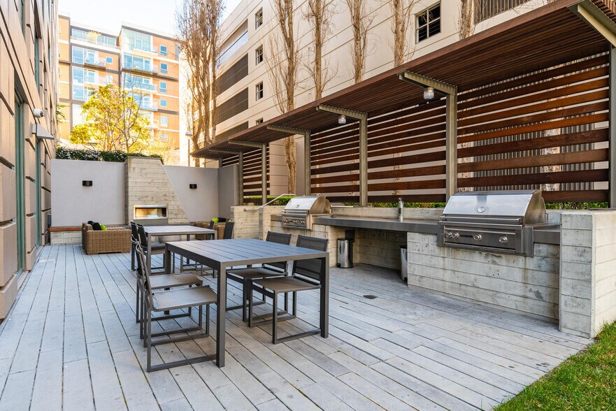 Building Photo - 2 Townsend St