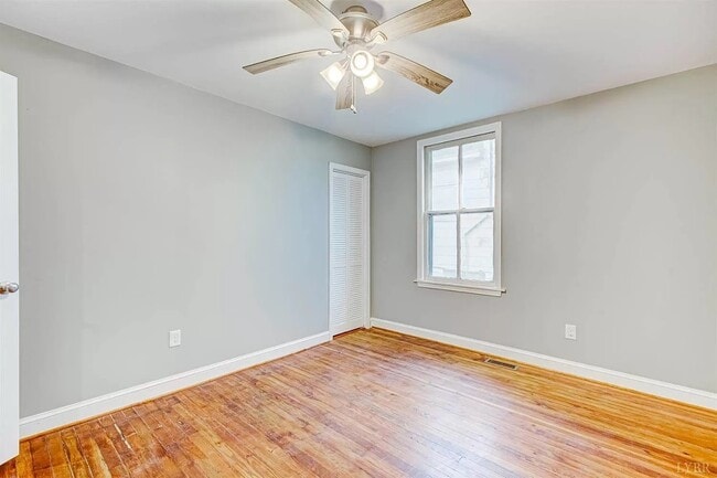 Building Photo - 403 Grove St