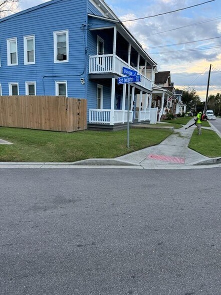 Side - 1542 Dungee St