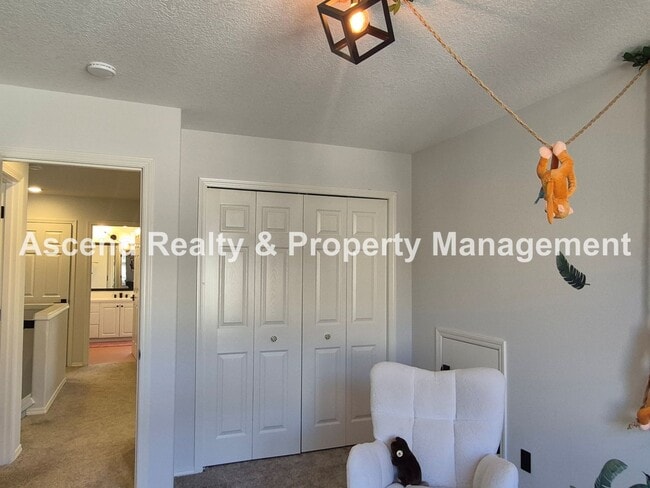 Building Photo - Outstanding 4bed+Office Bethany Area 2 Level Home Updated Throughout Available 6/22 or Sooner