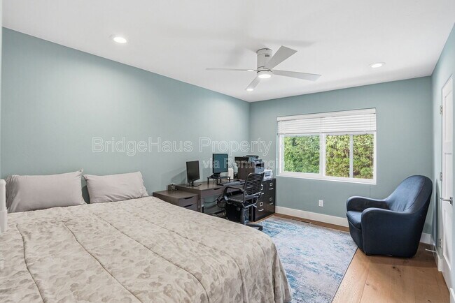 Building Photo - 3266 Goldfinch St