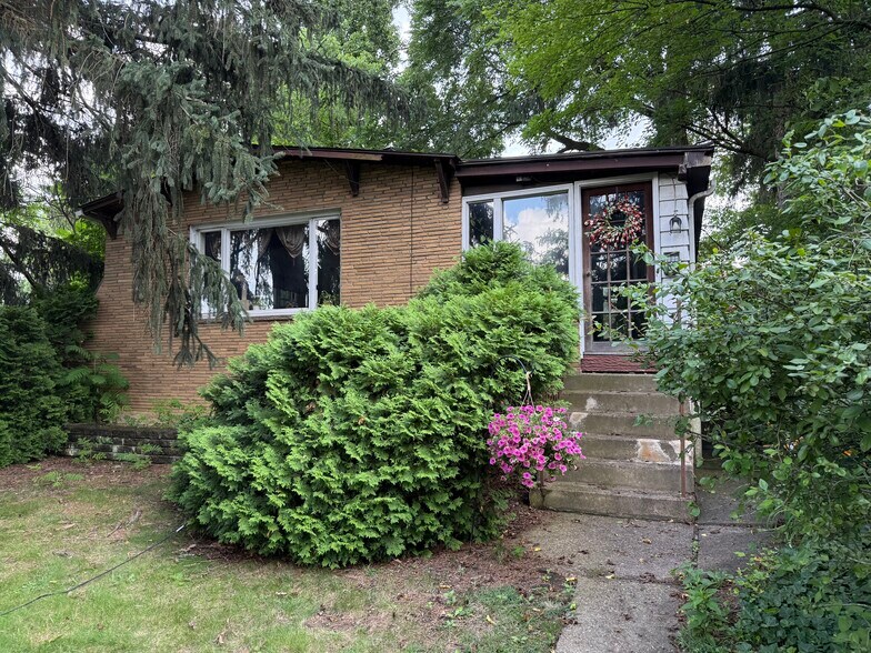 Primary Photo - 4668 Brownsville Rd