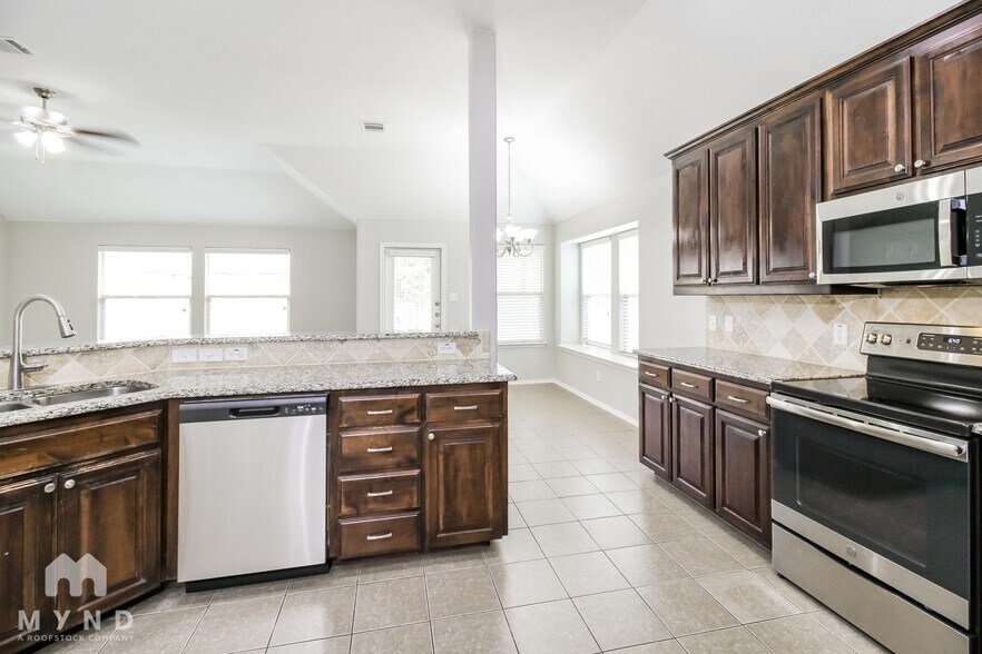 Building Photo - 649 Minkel Dr
