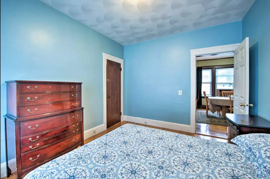 Building Photo - 36 Pembroke Ave