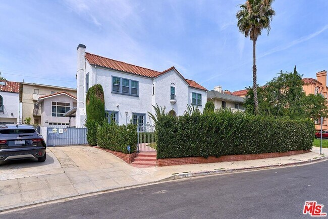 Building Photo - 823 Lorraine Blvd