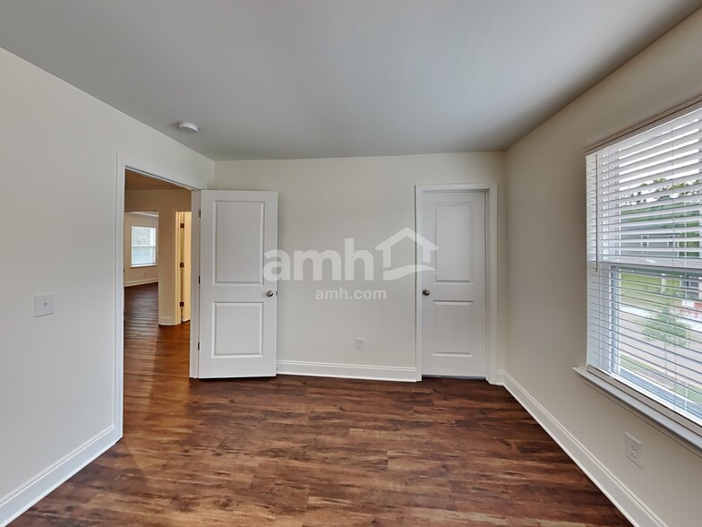 Building Photo - 5949 Hagar Vly Dr