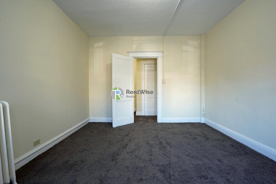 Building Photo - 68 Woodstock Ave