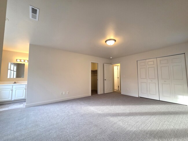 Building Photo - 1759 W Kagy Blvd