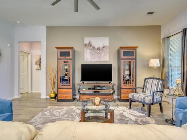 Building Photo - 2125 Sauterne Dr