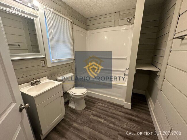 Building Photo - 2300 S A St