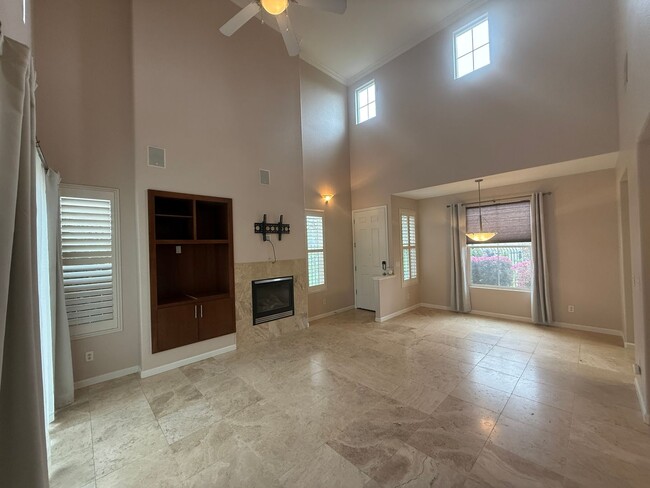 Building Photo - Modern 2 bedroom, 2.5 Bathroom Townhouse i...