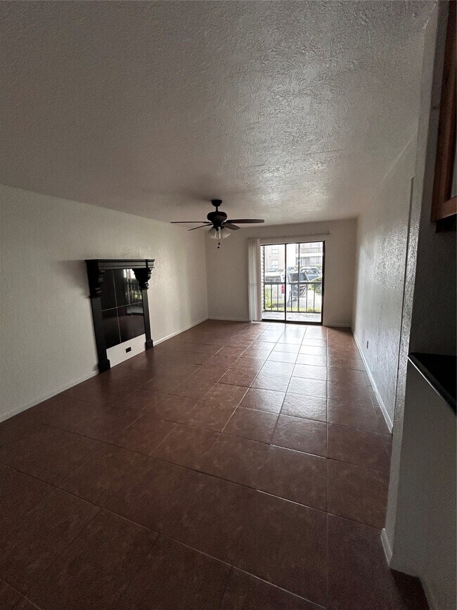 Building Photo - 10110 Forum W Dr