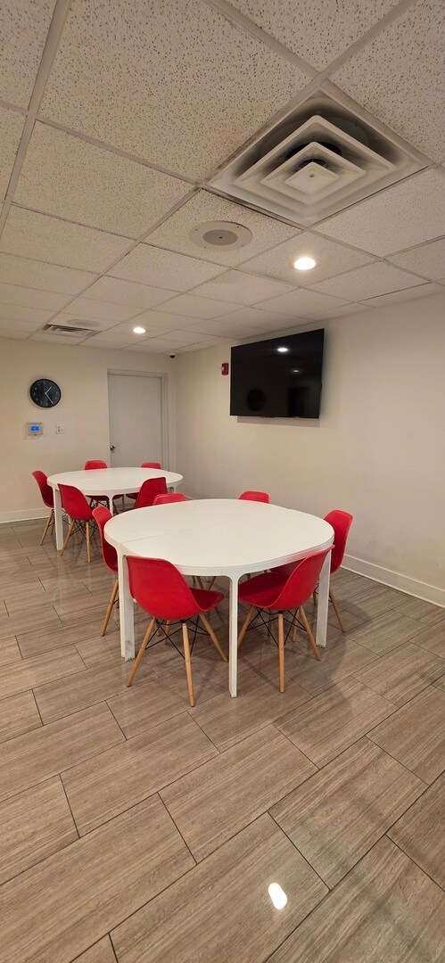 Building Photo - 1221 N Dearborn Pkwy