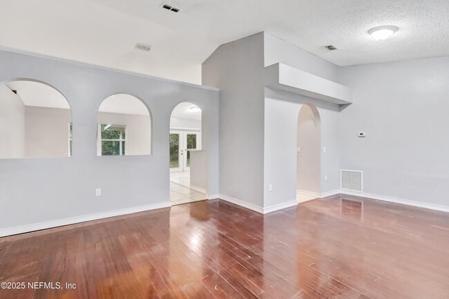 Building Photo - 13002 Viburnum Dr S