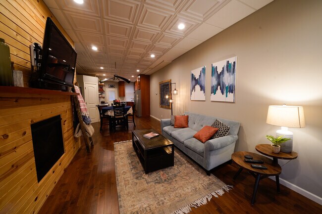 Building Photo - 1316 S 6th St